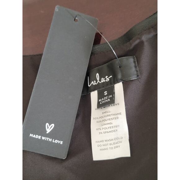 Lulu's Cropped Top Faux Leather Side Zipper Square Neck Black Women's Small NWT - Picture 7 of 9